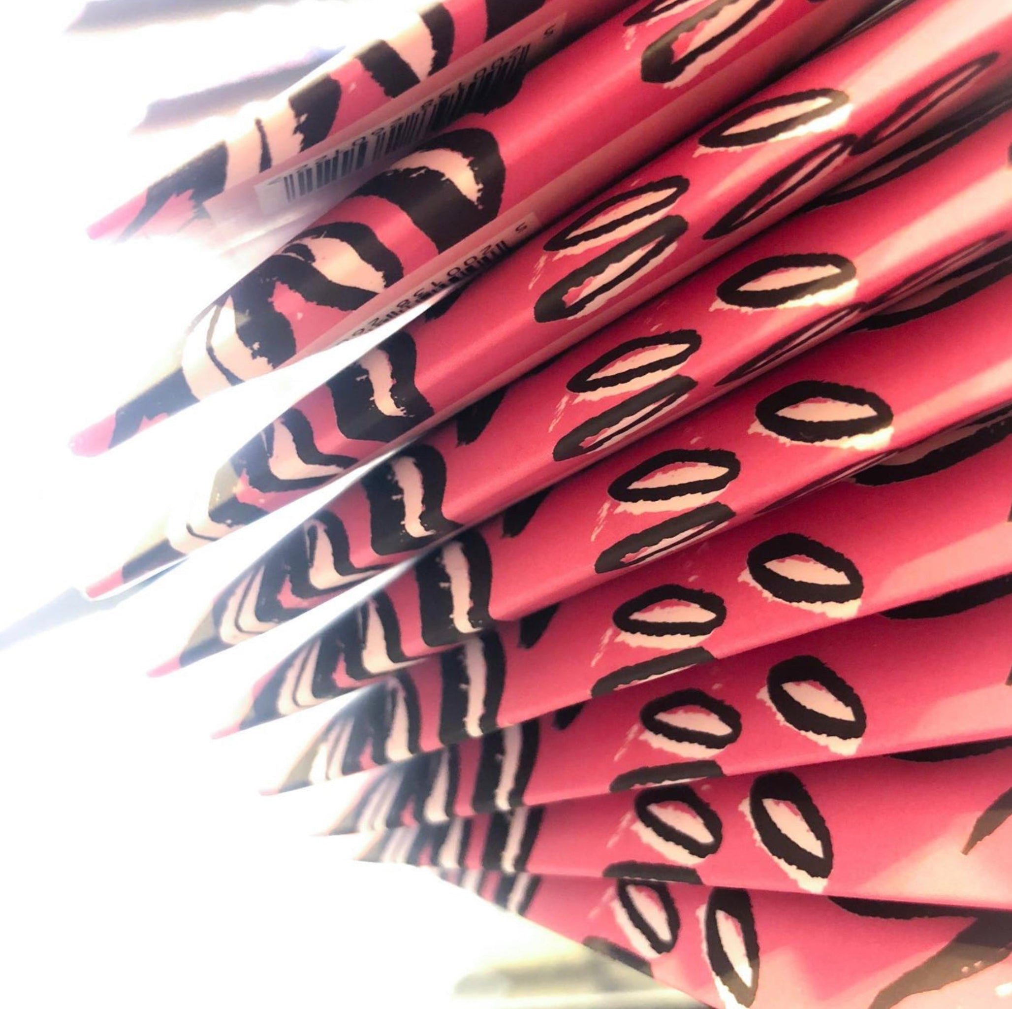 Close-up of ÉSOPHY Rose 60% dark chocolate bar packaging in pink Mediterranean-inspired design