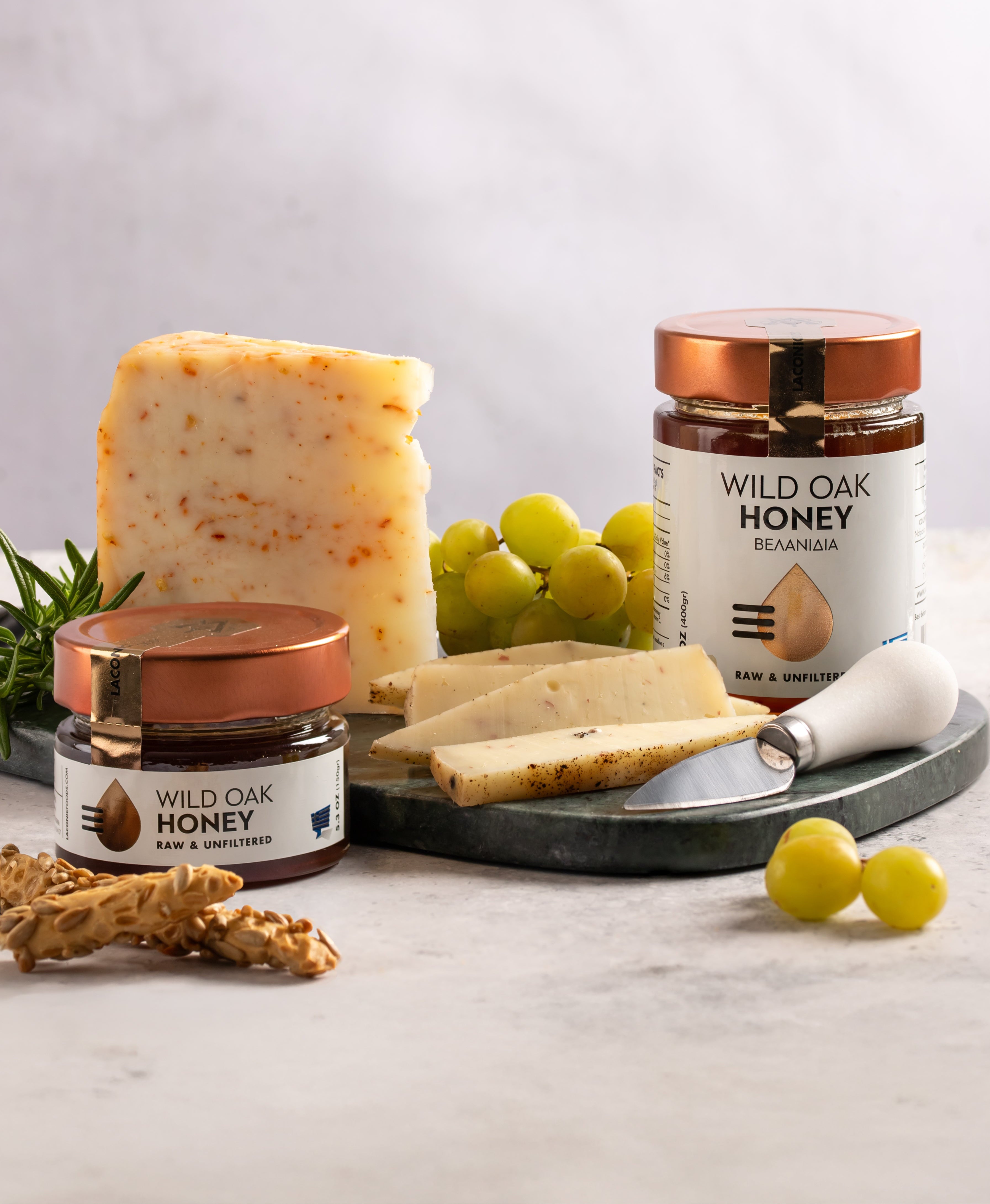 Wild Oak Honey paired with cheese and grapes – perfect for entertaining