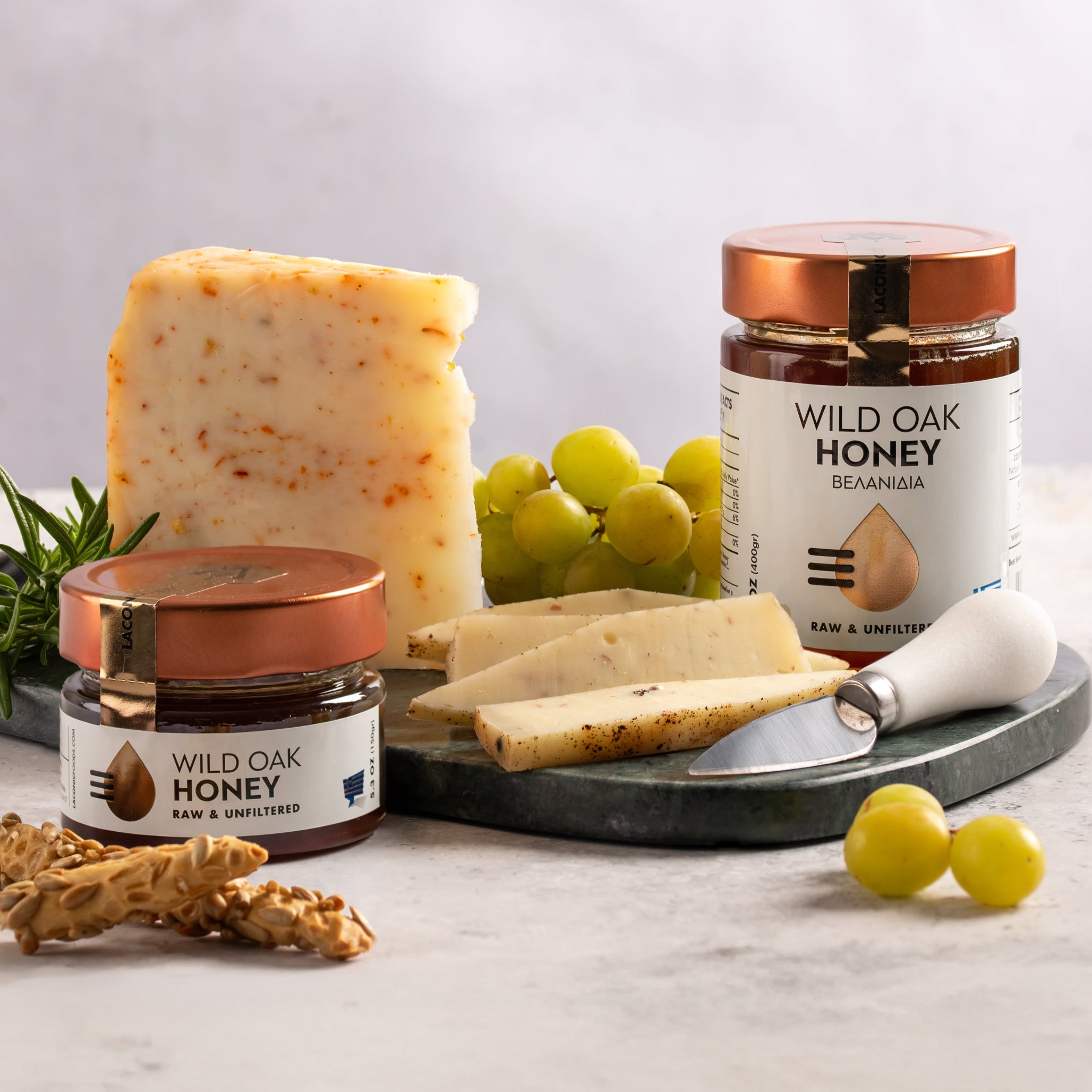 Wild Oak Honey paired with cheese and grapes – perfect for entertaining